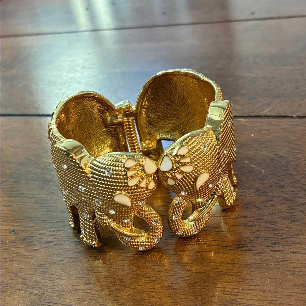 Stunning Lilly Puhlitzer Gold Elephant Cuff Bracelet 💋